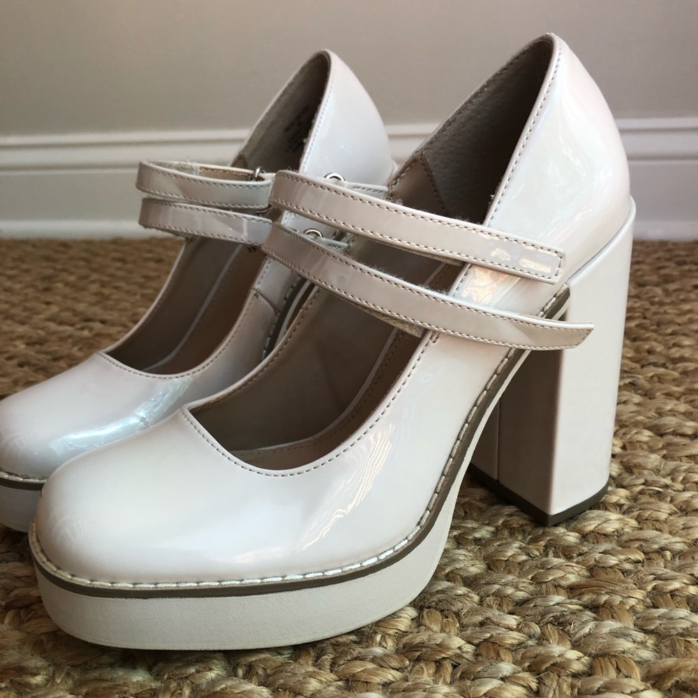 Steve Madden Twice Patent Mary Jane. Platform. Size 8